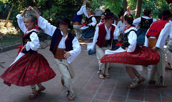 traditional-polish-dancing