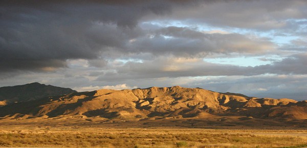 Landscape in Tozeur–Nefta International Airport (Tunisia). Photo by Gloumouth1.