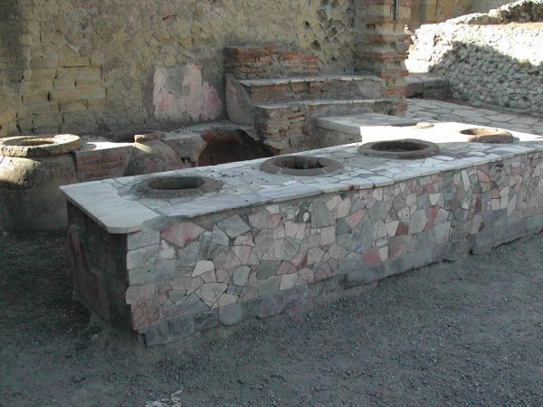 Grande Taberna Pompeii kitchen. Photo by Aldo Ardetti .