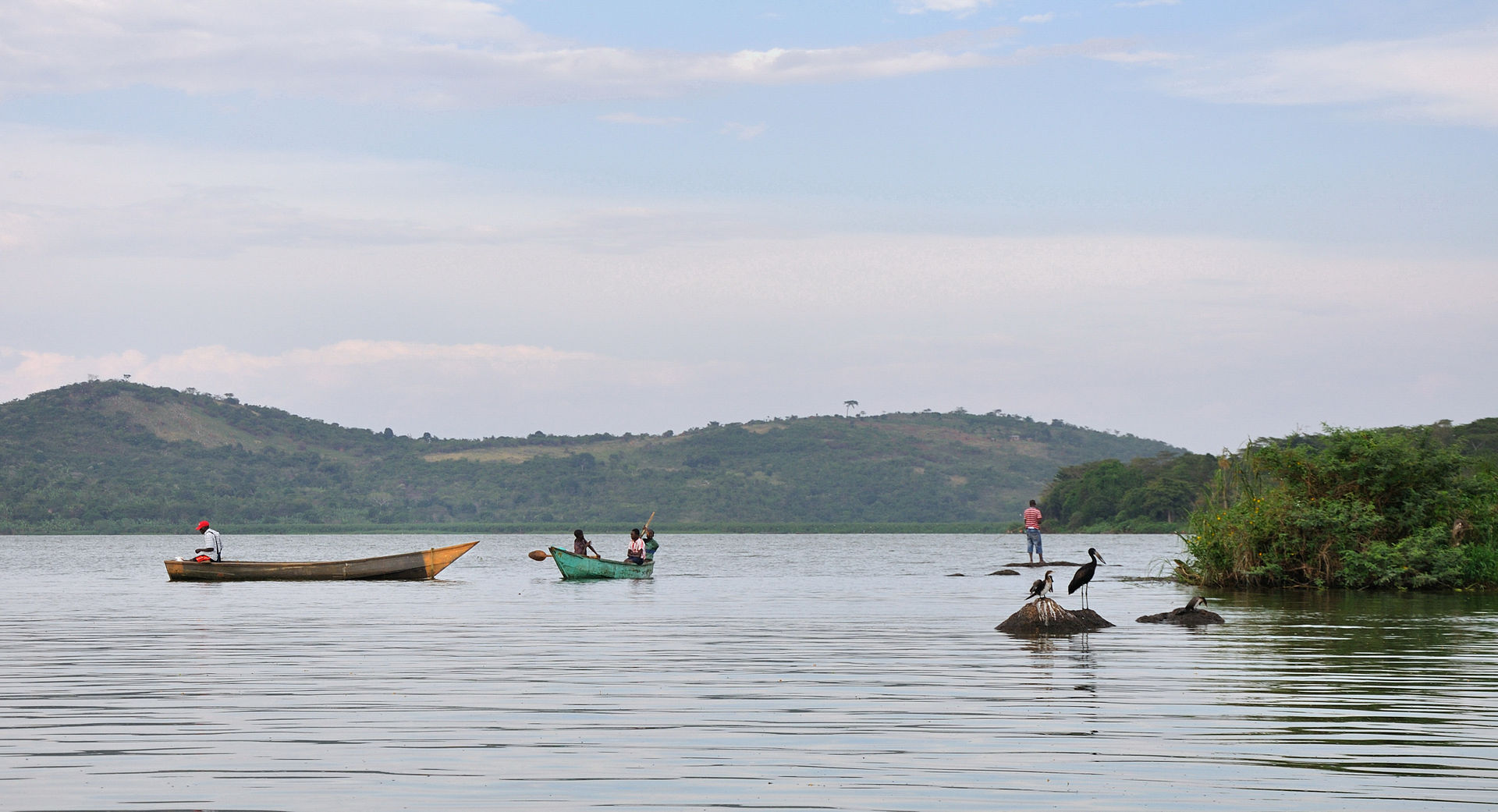 "Lake Viktoria 2009-08-26 14-01-23" by Simisa (talk · contribs) - Own work Simisa (talk · contribs). Licensed under CC BY-SA 3.0 via Wikimedia Commons - https://commons.wikimedia.org/wiki/File:Lake_Viktoria_2009-08-26_14-01-23.JPG#/media/File:Lake_Viktoria_2009-08-26_14-01-23.JPG