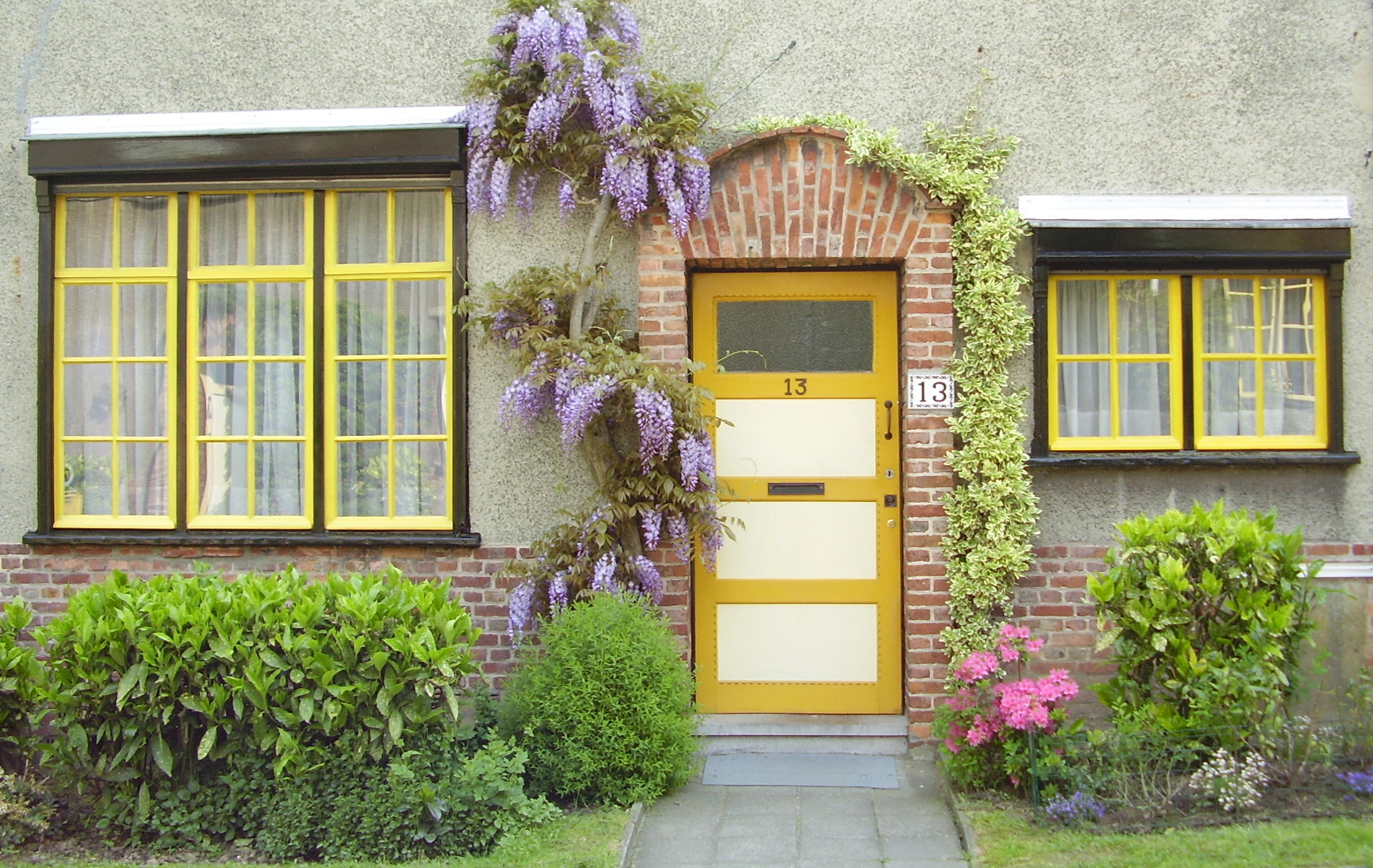 "Floréal 04". Licensed under CC BY-SA 3.0 via Wikimedia Commons - https://commons.wikimedia.org/wiki/File:Flor%C3%A9al_04.JPG#/media/File:Flor%C3%A9al_04.JPG